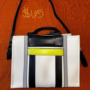 Calvin Klein crossbody purse. Excellent condition. Crossbody strap is detachable